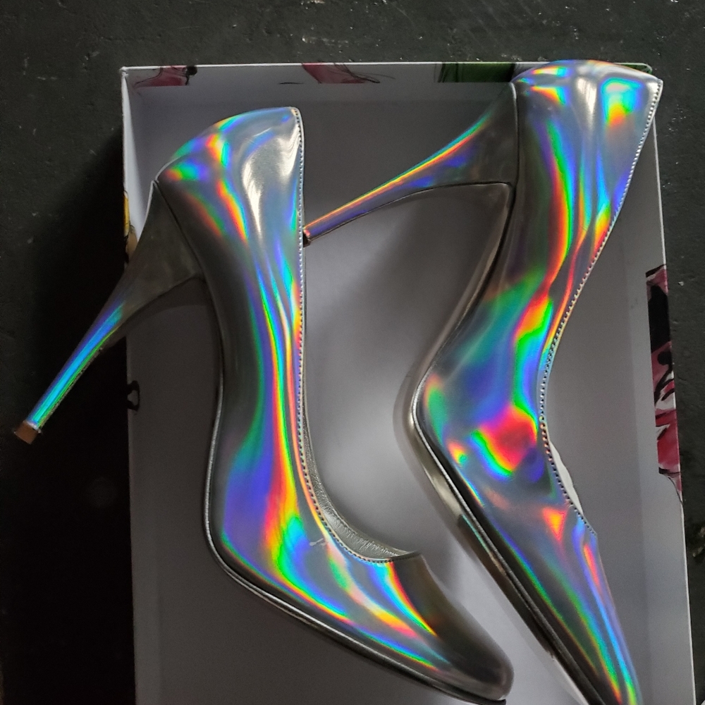 NIB $760 Bruno Frisoni metallic silver heels
